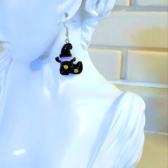 HALLOWEEN WITCH SHOE KITSCHY HOOK EARRINGS - Picture 3 of 7